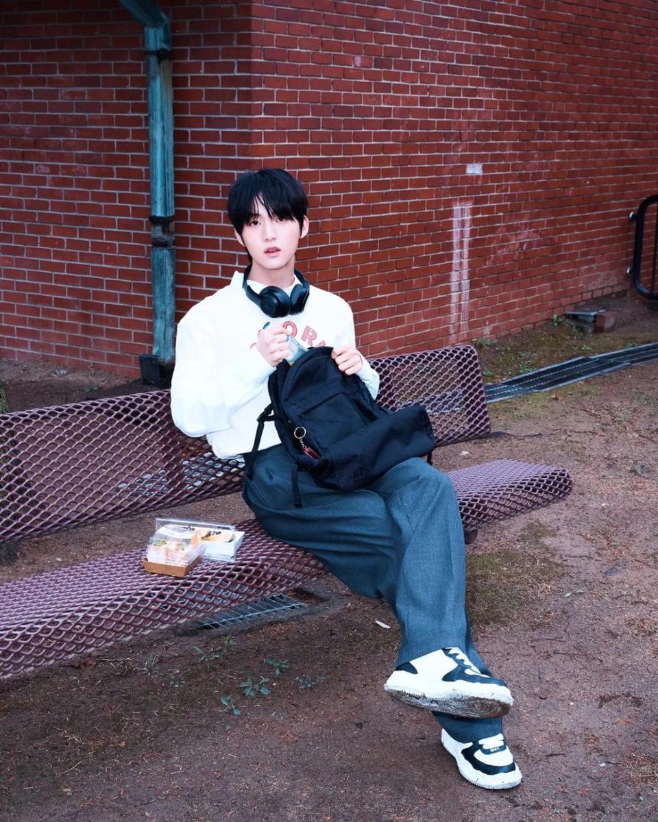 Hwi TNX (instagram.com/official.tnx)