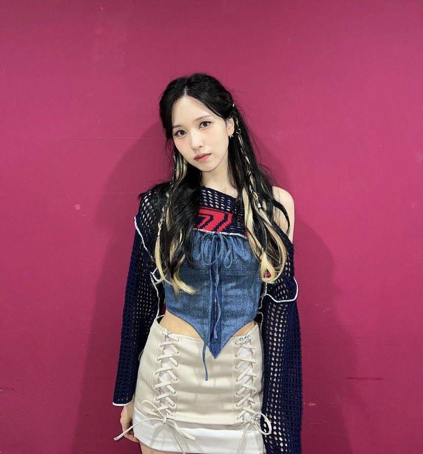 potret Mina TWICE (instagram.com/mina_sr_my)