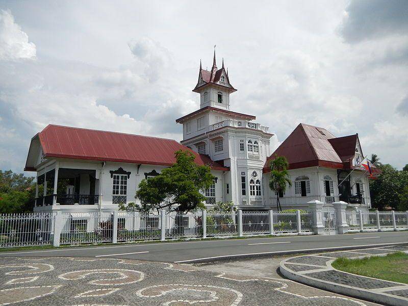 Aguinaldo Shrine (commons.wikimedia.org/Ramon Fvelasquez)