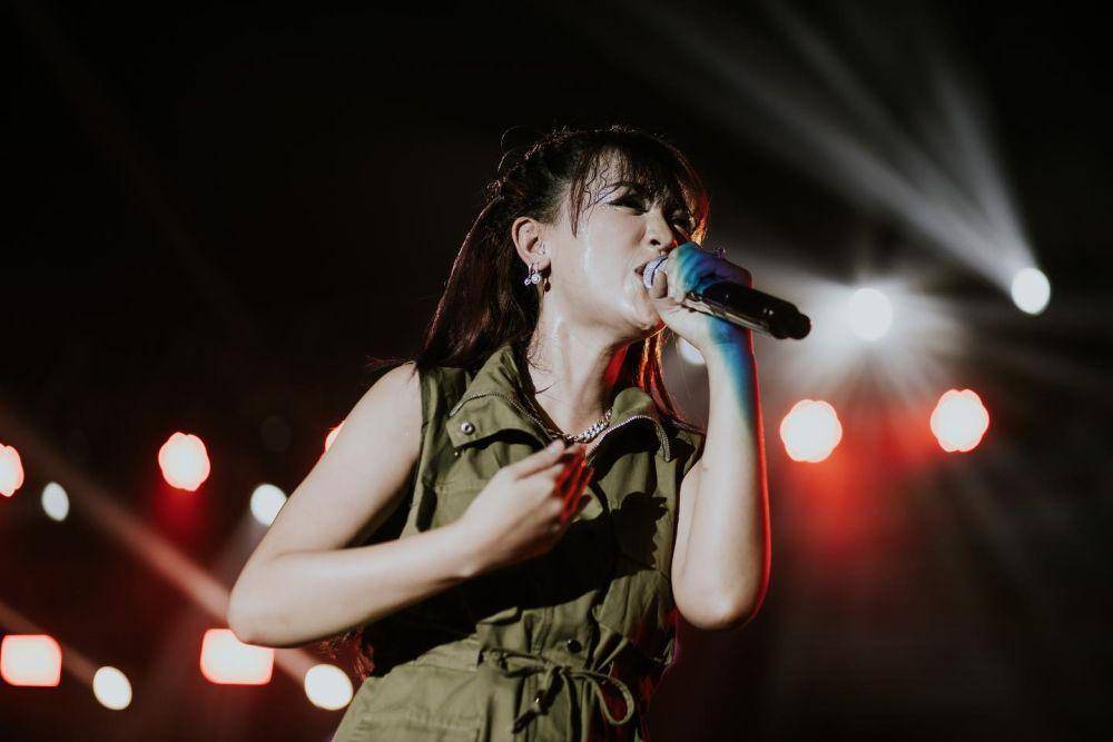 Happy Asmara saat sedang konser (instagram.com/happy_asmara77)