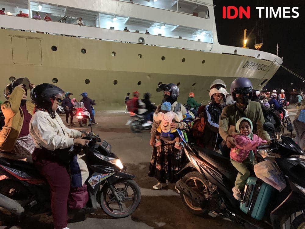 Keluarga Naimah. (IDN Times/Rohmah Mustaurida)