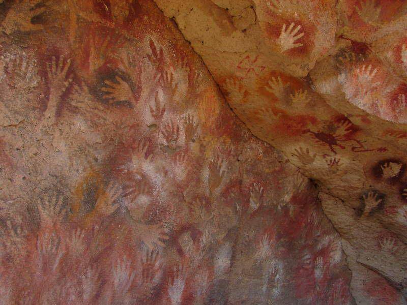 Cueva de las Manos (commons.wikimedia.org/Diego Tirira)