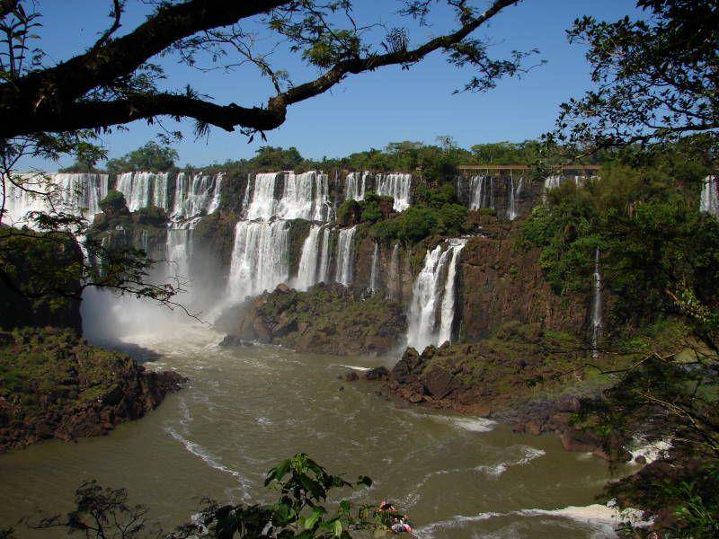 Iguazu National Park (commons.wikimedia.org/Diego Tirira)
