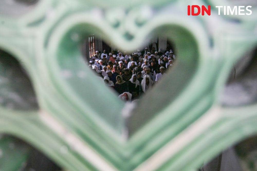 Khusyuknya Salat Idul Fitri Naqsabandiyah di Sumut