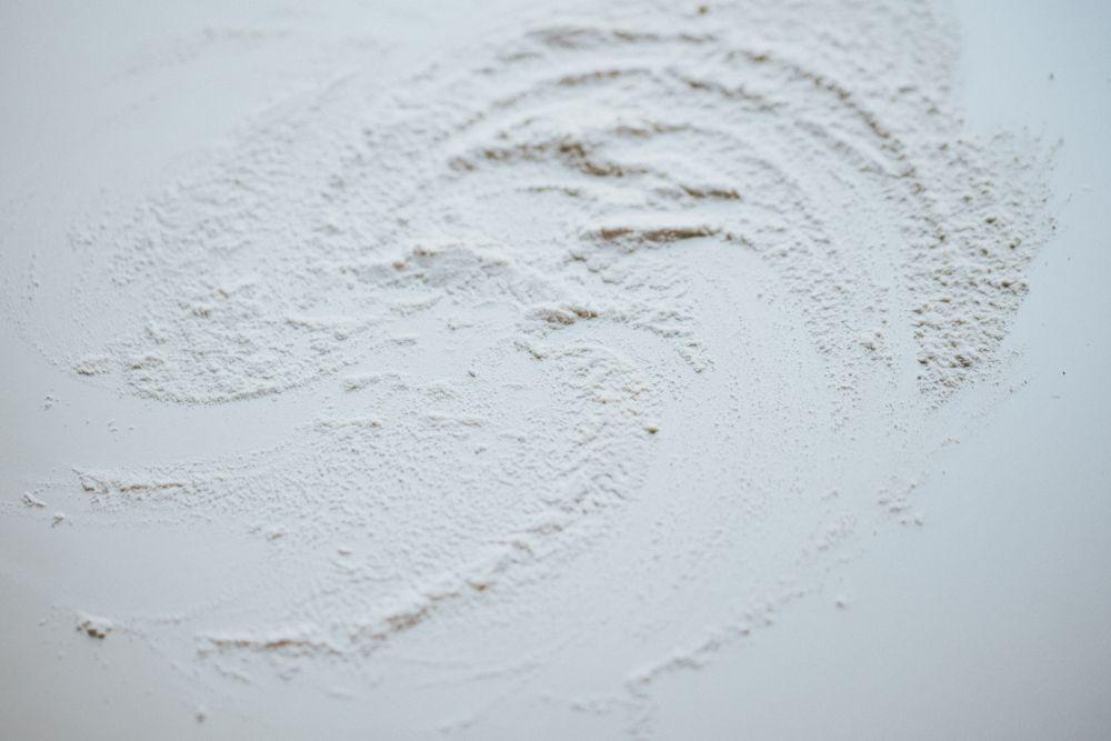 ilustrasi bedak (unsplash.com/@nate_dumlao)