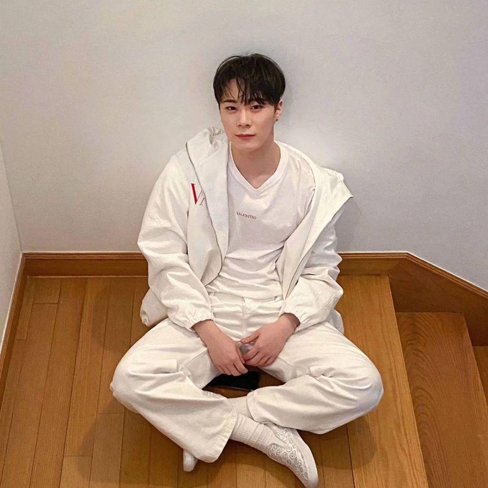 Moonbin ASTRO (instagram.com/moon_ko_ng)