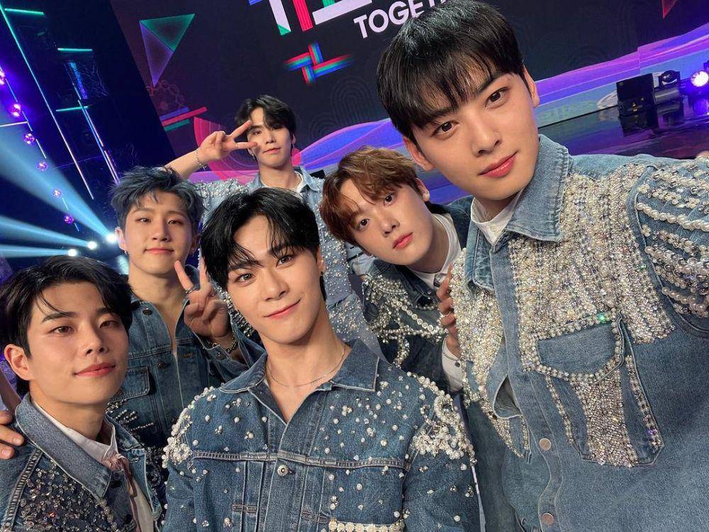 potret kenangan Moonbin dengan member ASTRO (instagram.com/eunwo.o_c)