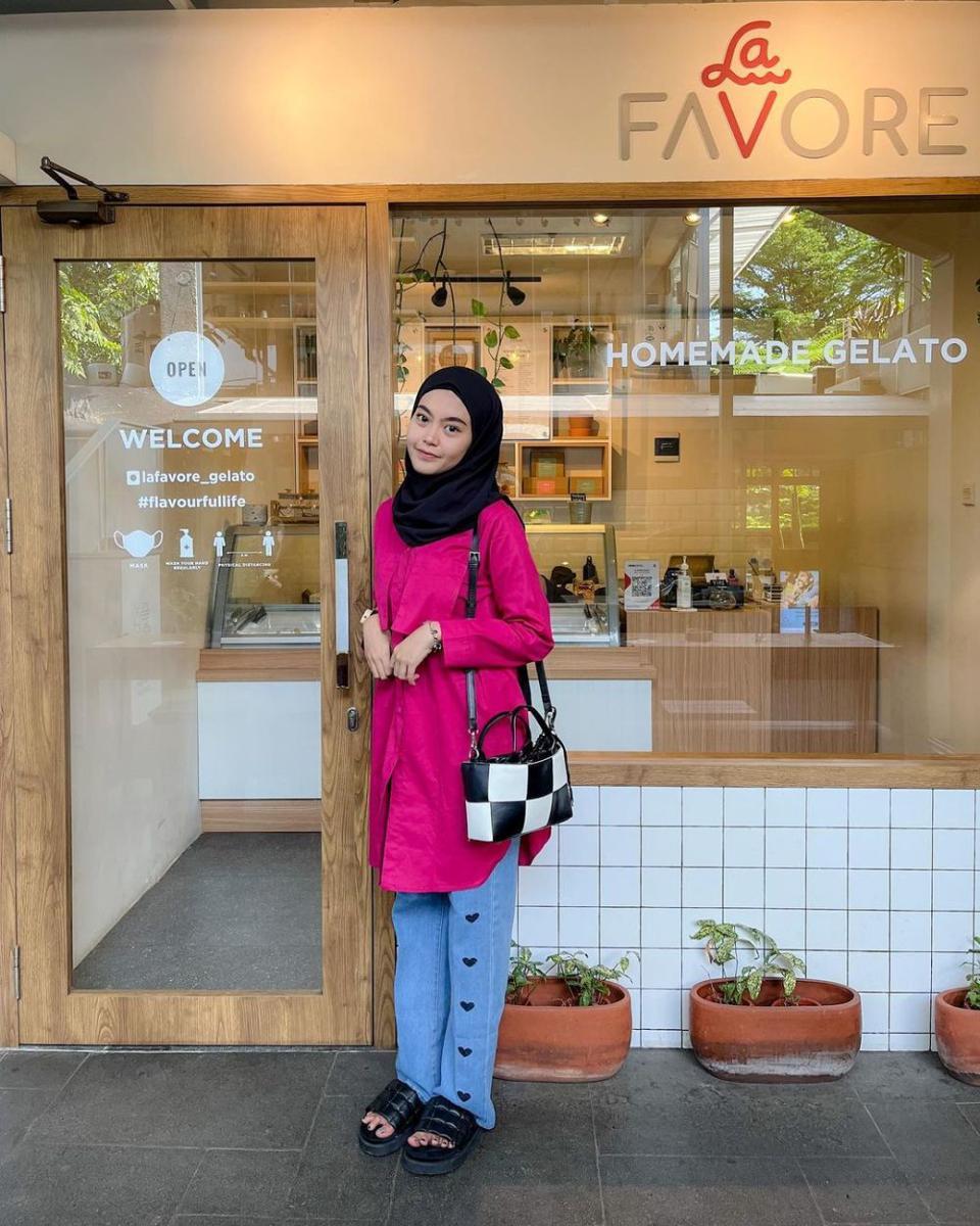 Refina Habilia M. (instagram.com/refinahm)