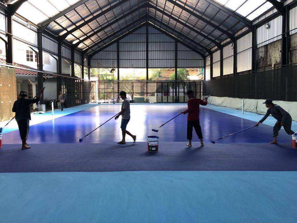 potret lapangan tenis pribadi Raffi Ahmad yang baru jadi (instagram.com/raffinagita1717)