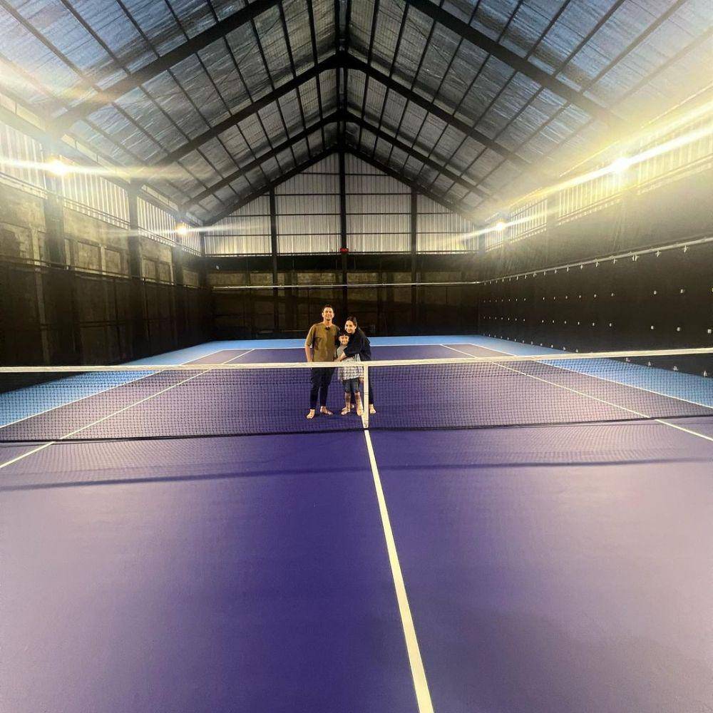 potret lapangan tenis pribadi Raffi Ahmad yang baru jadi (instagram.com/raffinagita1717)