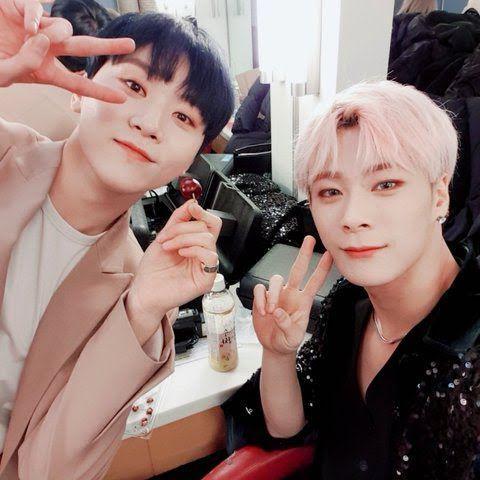 Moonbin ASTRO dan Seungkwan Seventeen (koreaboo.com)