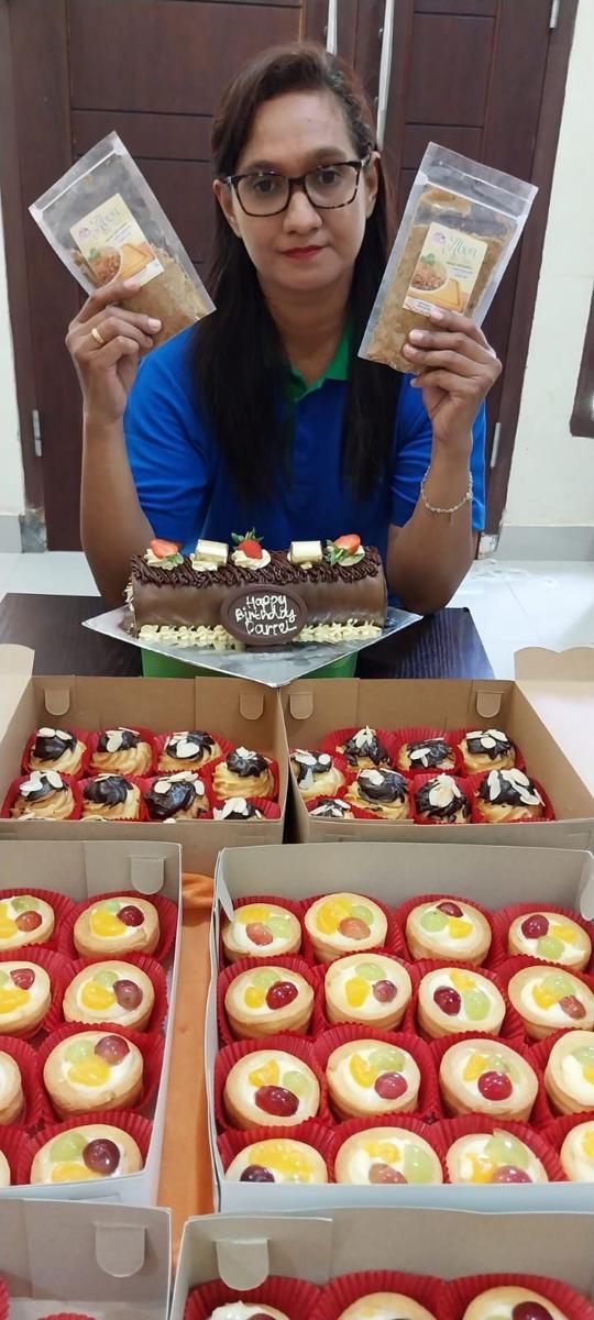 Nasabah PNM, Marie, yang sukses berinovasi menciptakan produk kuliner yang unik dan menarik. (Dok. PNM)