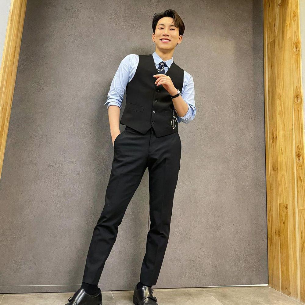 Eunkwang BTOB (instagram.com/btob_silver_light)