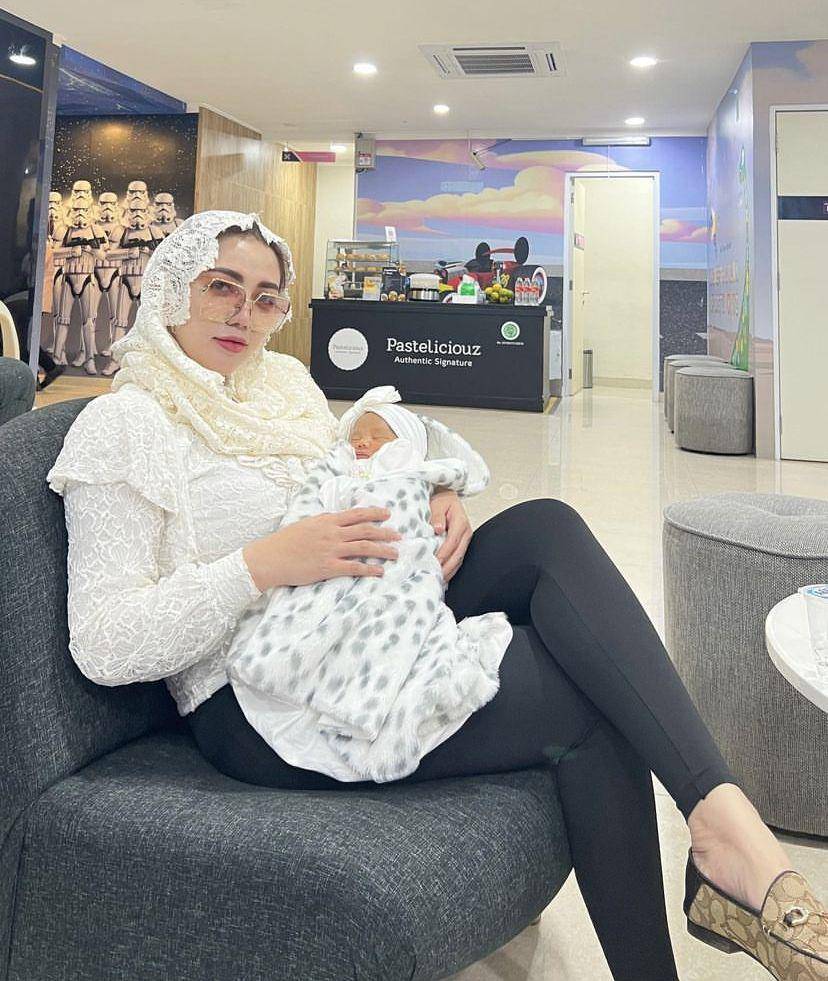 potret Bella Sofhie dan sang buah hati (instagram.com/bellasofhie_rigan)