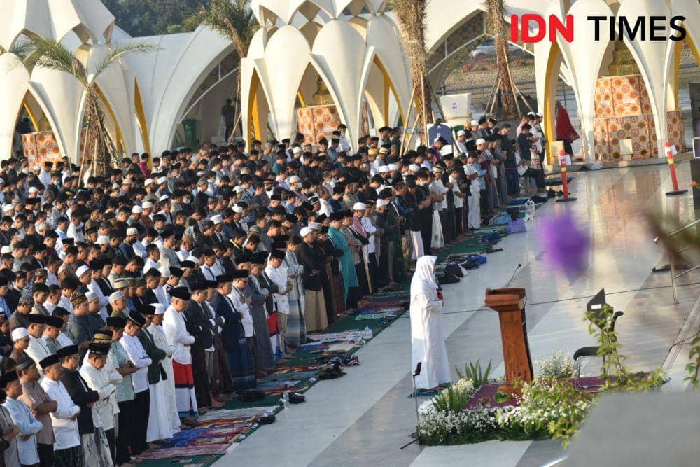 Pertama Kali Gelar Salat Idul Fitri, Masjid Al Jabbar Diserbu Warga