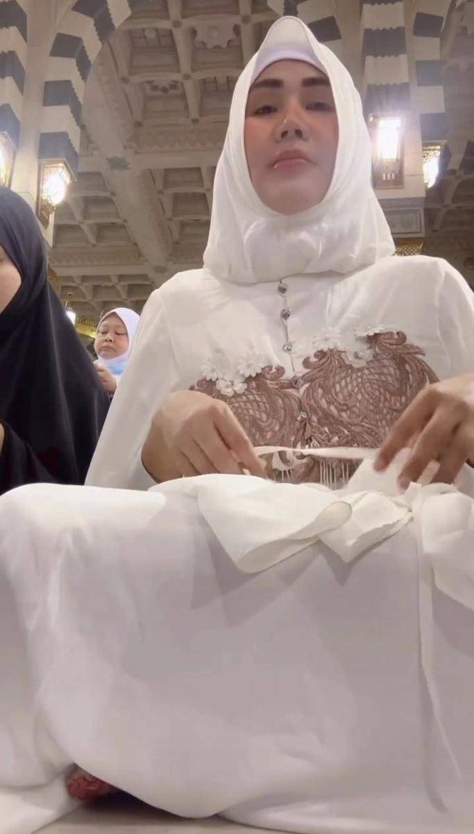 potret Isa Zega umrah (instagram.com/zega_real)