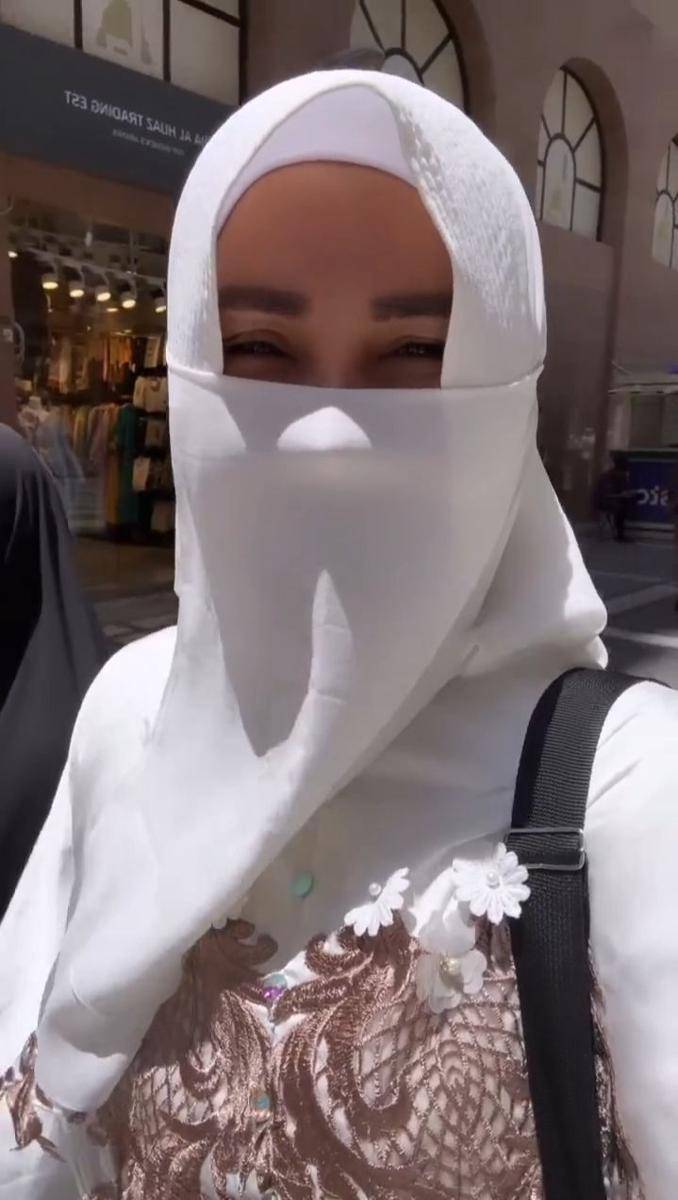 potret Isa Zega umrah (instagram.com/zega_real)