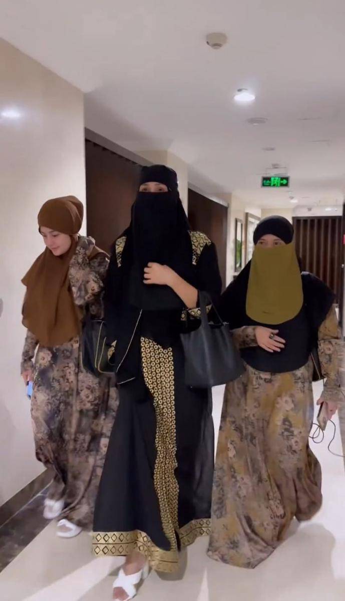 potret Isa Zega umrah (instagram.com/zega_real)