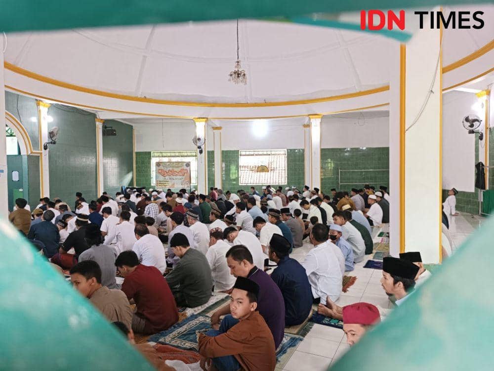 Ribuan warga Muhammadiyah di Kota Bandar Lampung melaksanakan Salat Idul Fitri 1444 Hijriah di Masjid Muhammadiyah Baiturrahim, Jumat (21/4/2023).