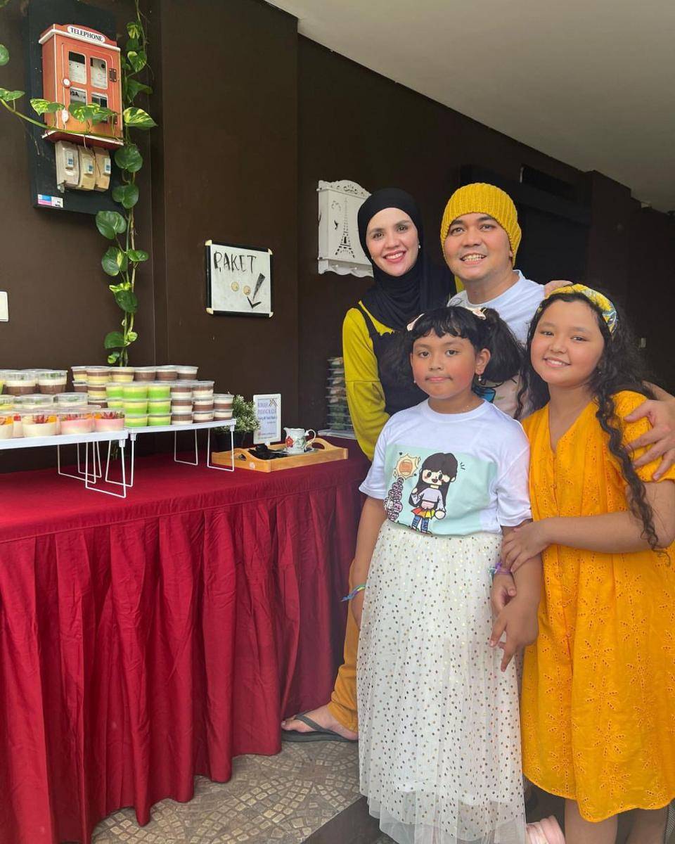 artis yang bercerai dengan dikaruniai dua anak (instagram.com/indrabekti)