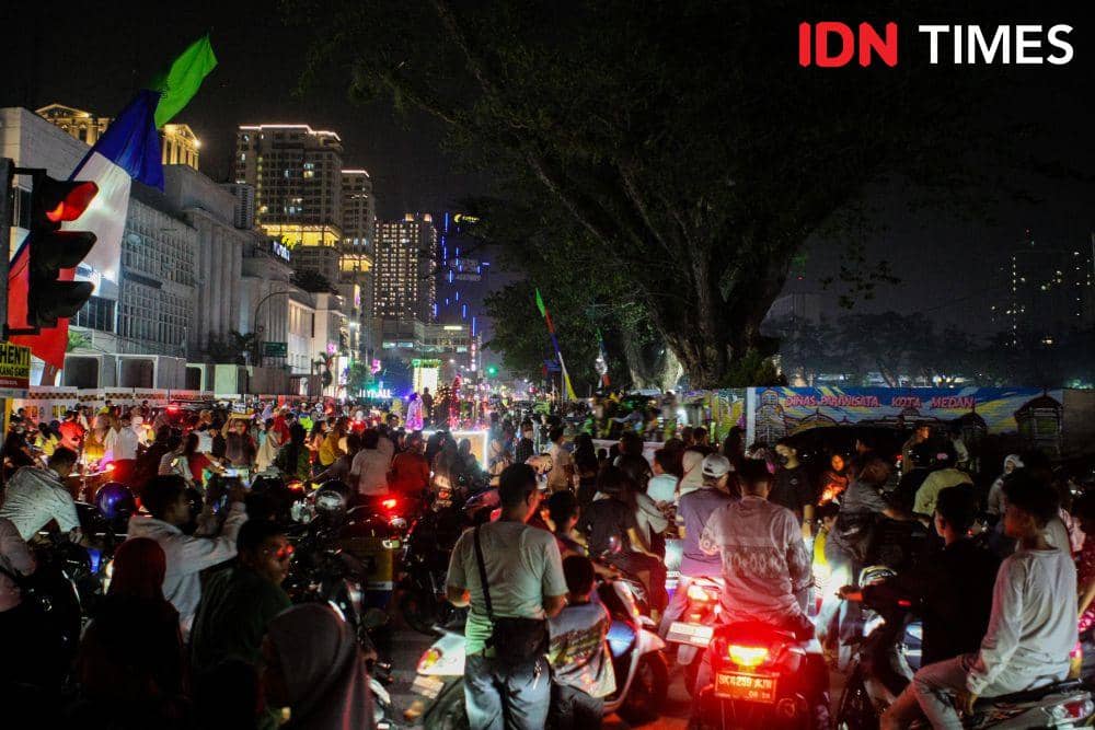 Potret Pawai Takbir Medan, Masyarakat Tumpah Ruah ke Jalan