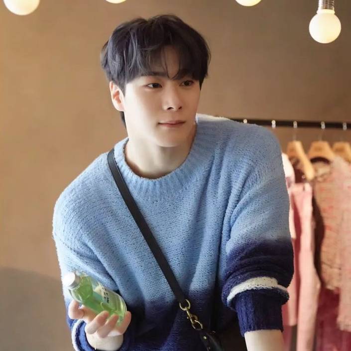 Moonbin ASTRO (instagram.com/moon_ko_ng)