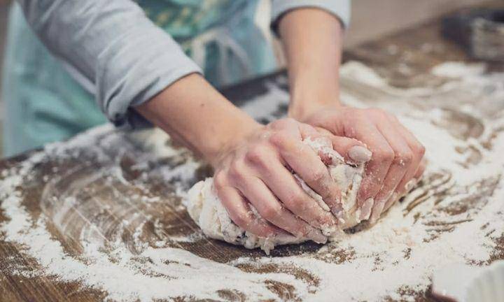 ilustrasi membuat kue (unsplash.com/Theme Photos)