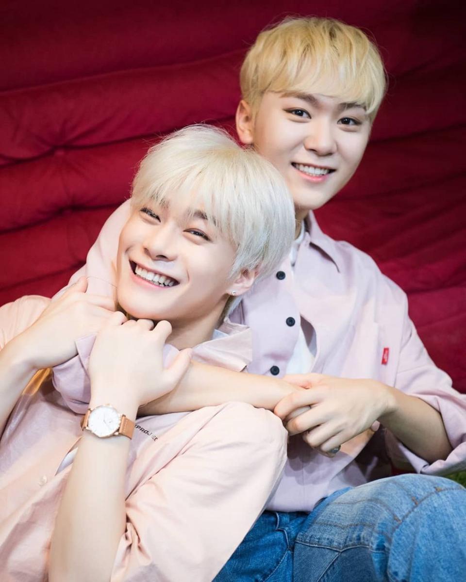 Moonbin ASTRO dan Seungkwan Seventeen (instagram.com/caratdeul_)