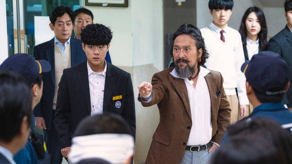 Jo Byung Gyu dan Ahn Suk Hwan di drama The Uncanny Counter (dok.CJ ENM/The Uncanny Counter)