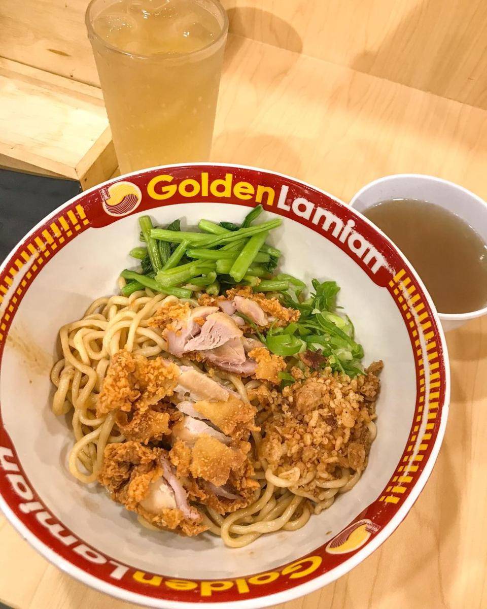 lamian ayam goreng (instagram.com/jan.jajanplg)