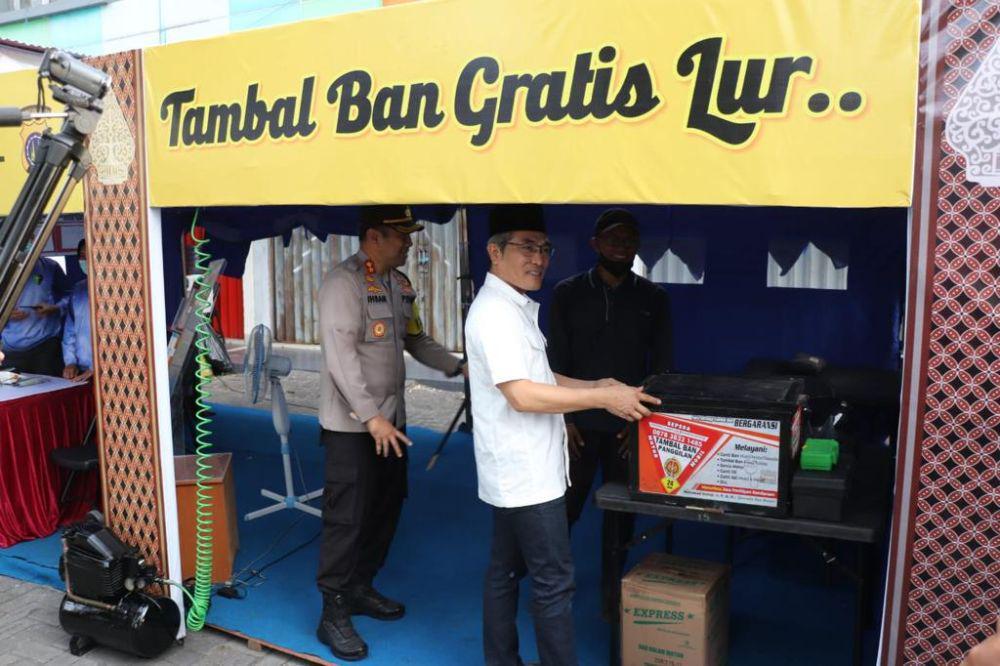 Posko Unik Druwo Bantul Beri Layanan Gratis Tambal Ban