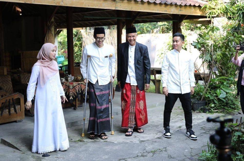 Gibran Rakabuming Raka berkunjung ke rumah Gubernur Jawa Tengah, Ganjar Pranowo pada Sabtu, 22 April 2023. (www.instagram.com/@ganjar_pranowo)