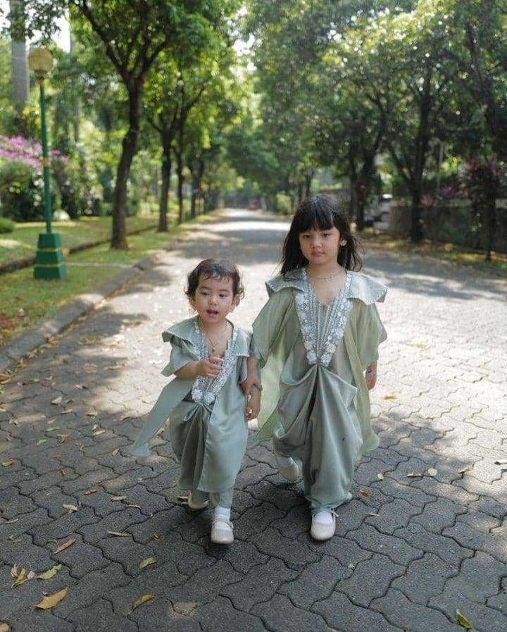 potret Freya dan Ilayya saat lebaran (instagram.com/@dwihandaanda)