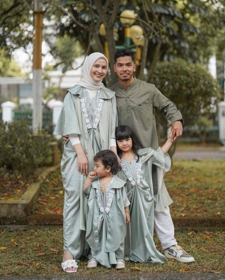 potret Dwi Handa dan keluarga saat lebaran (instagram.com/@dwihandaanda)