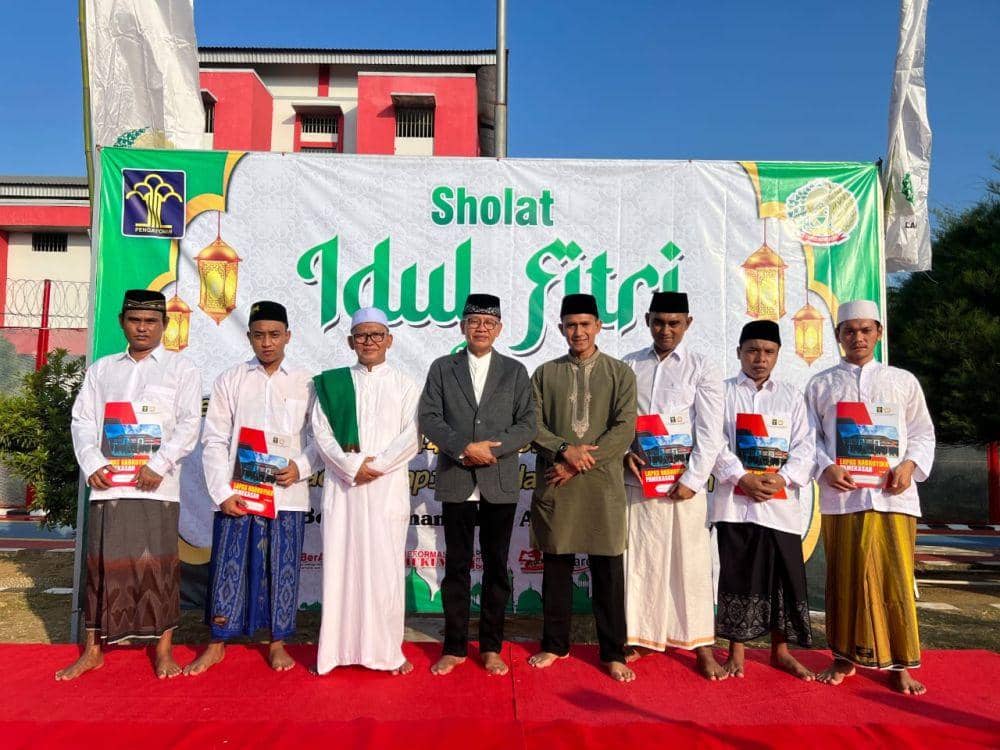 Pemberian remisi Idul Fitri kepada narapidana Jatim, Sabtu (22/4/2023). (Dok. Humas Kanwil Kemenkumham Jatim).