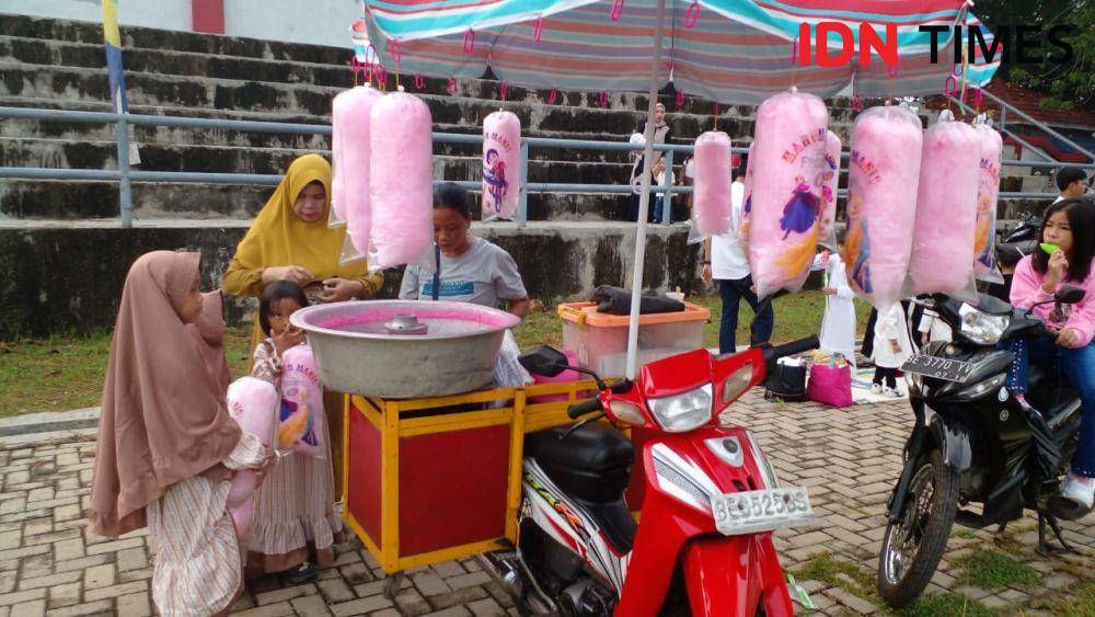 Warga Kota Bandar Lampung Salat Idul Fitri 1444 Hijriah di Stadion Mini Way Dadi, Sabtu (22/4/2023). (IDN Times/Martin L Tobing).