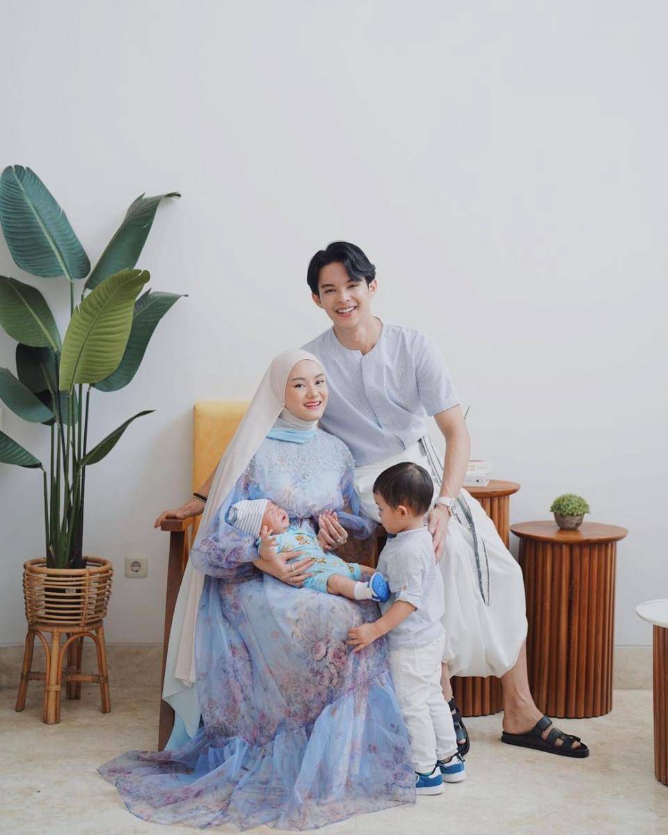 Dinda Hauw (instagram.com/dindahw)