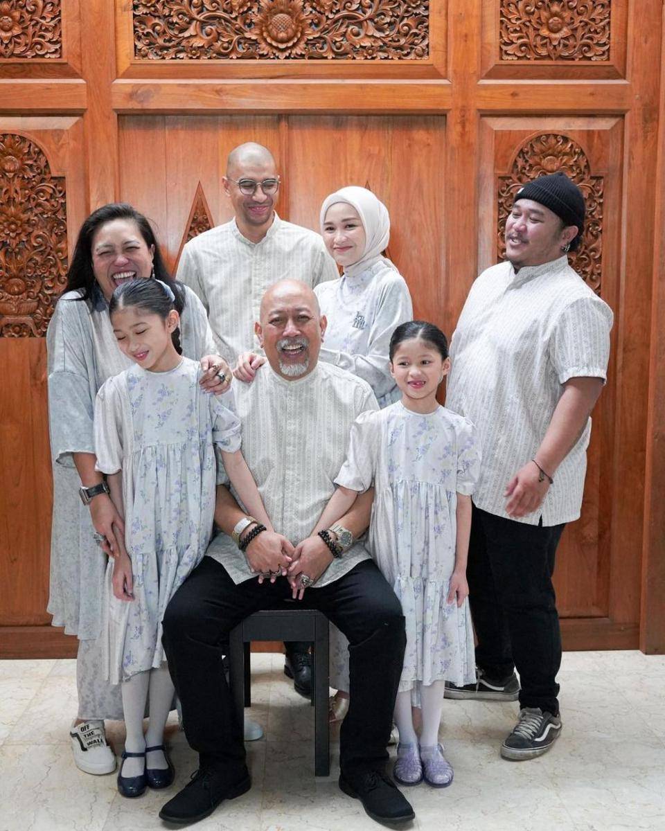 potret Indro Warkop rayakan Lebaran 2023 (instagram.com/indrowarkop_asli)
