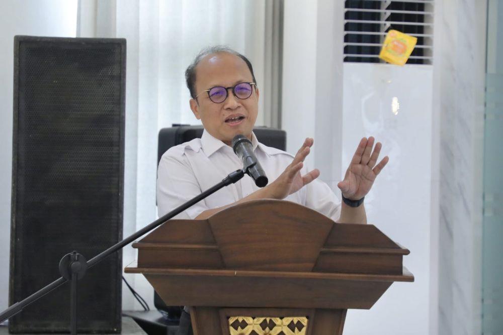 Sekretaris Jenderal Kementerian Ketenagakerjaan, Anwar Sanusi, menyampaikan update mengenai Posko Satgas THR Kemnaker. (Dok. Kemnaker)