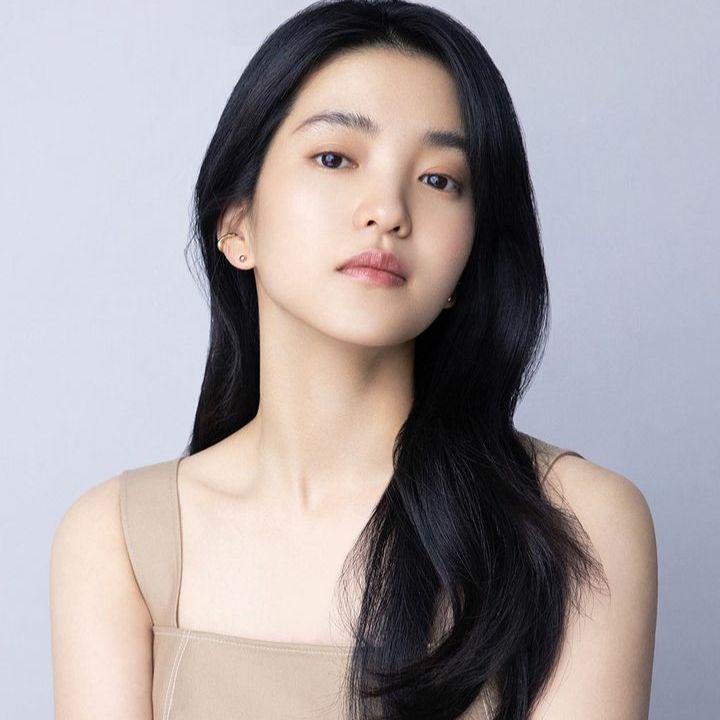 Kim Tae Ri tampak anggun (instagram.com/management_mmm)