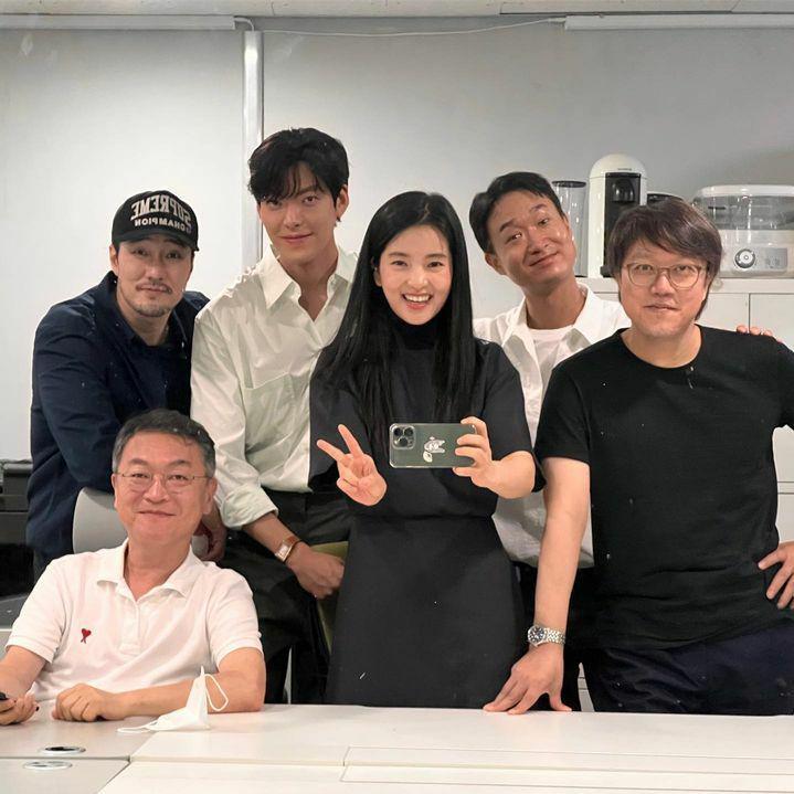 Kim Tae Ri bersama pemain film Alienoid (instagram.com/kimtaeri_official,)