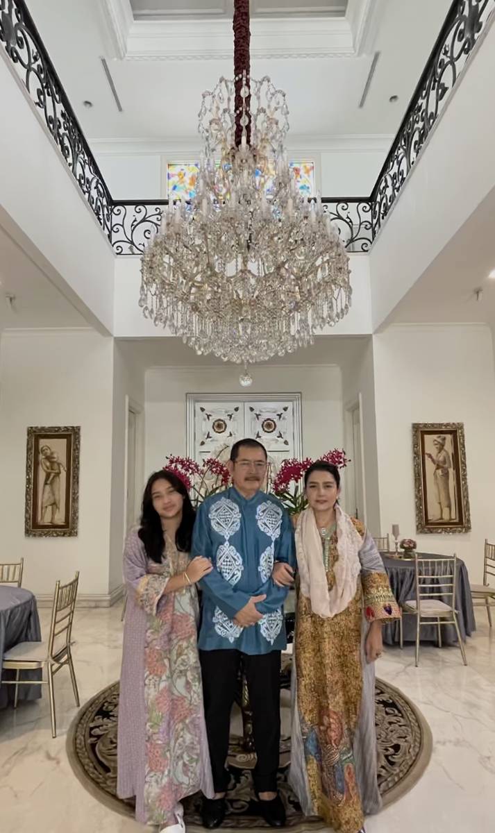 momen lebaran keluarga Mayangsari (instagram.com/mayangsari_official)