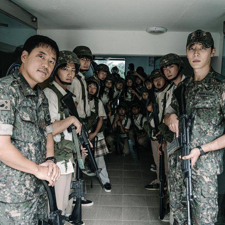 pemain drama Duty After School di balik layar (instagram.com/shintop20)