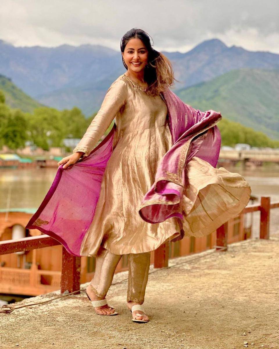 Hina Khan (instagram.com/realhinakhan)