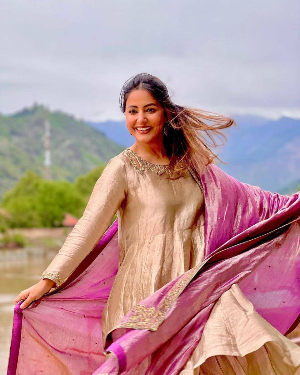 Hina Khan (instagram.com/realhinakhan)