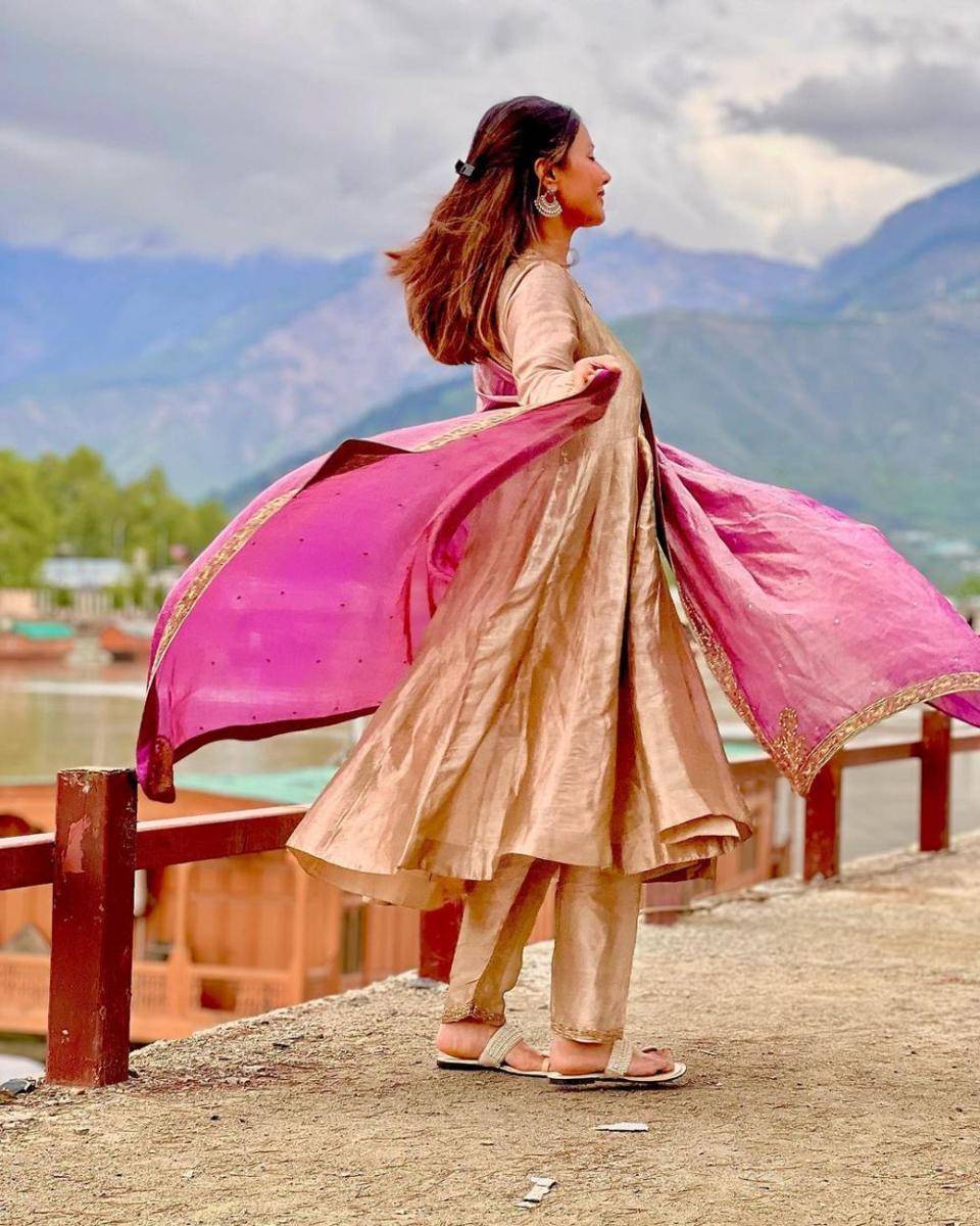 Hina Khan (instagram.com/realhinakhan)