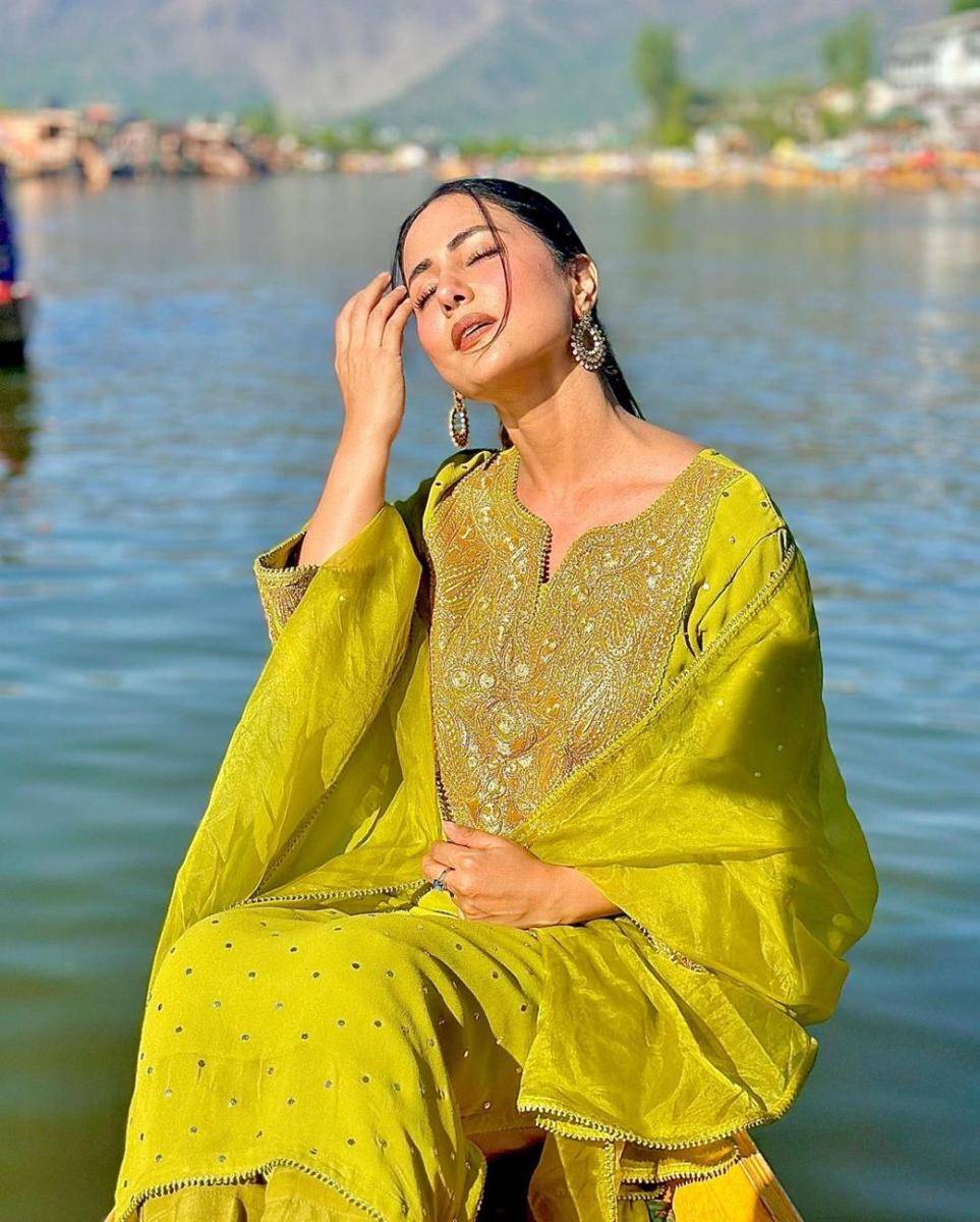 Hina Khan (instagram.com/realhinakhan)