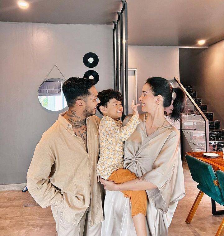 Lebaran keluarga Onad (Instagram.com/bebyleonardo)