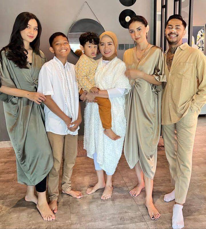 Lebaran keluarga Onad (Instagram.com/bebyleonardo)