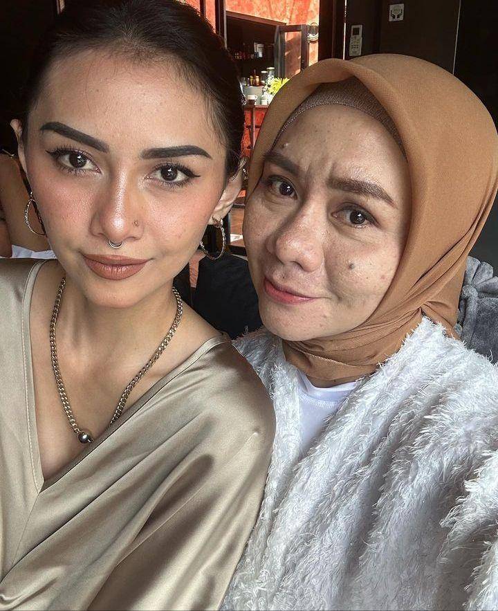 Lebaran keluarga Onad (Instagram.com/bebyleonardo)